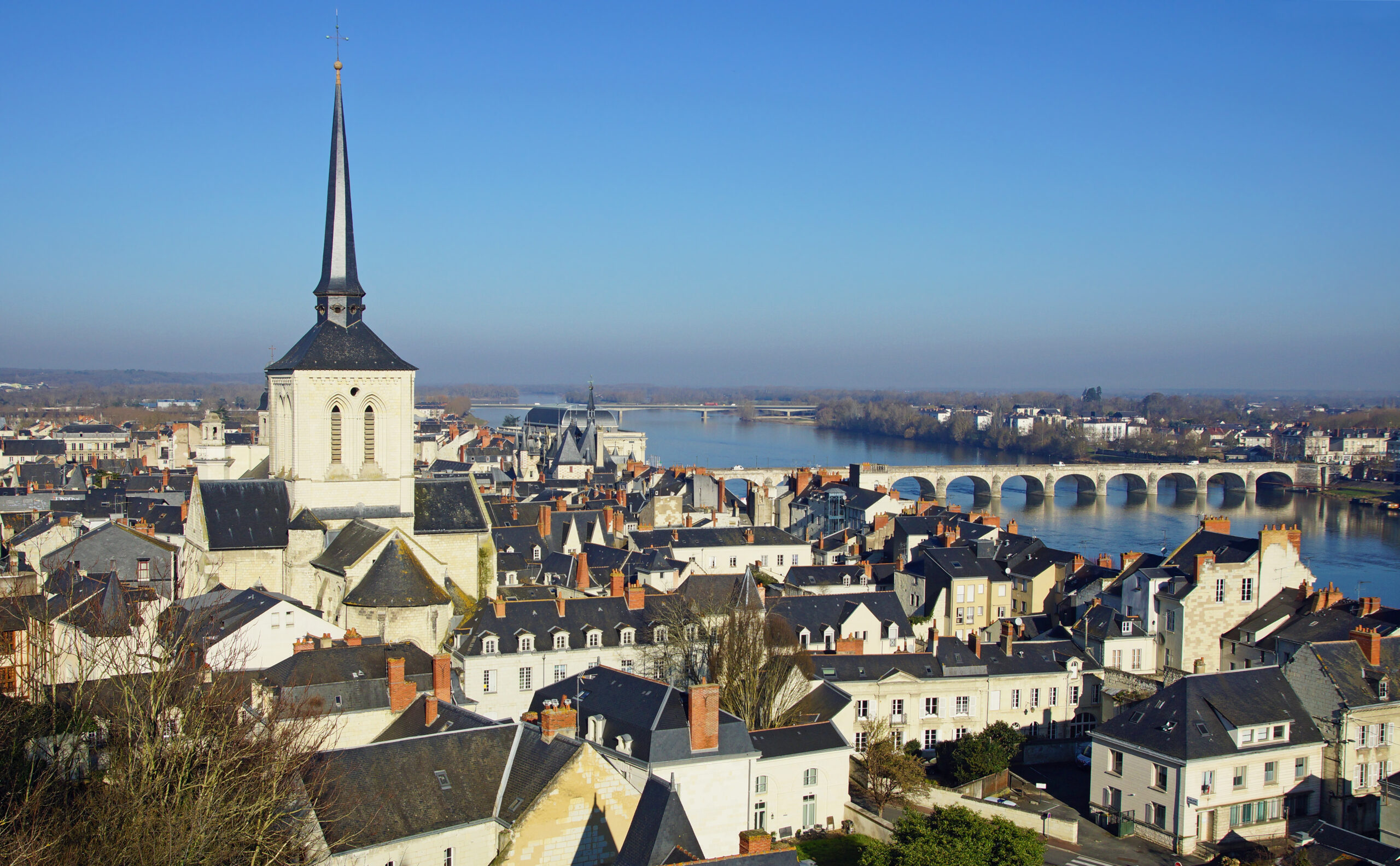 Vue sur Saumur depuis les hauteurs du château – Maine-et-Loire 49