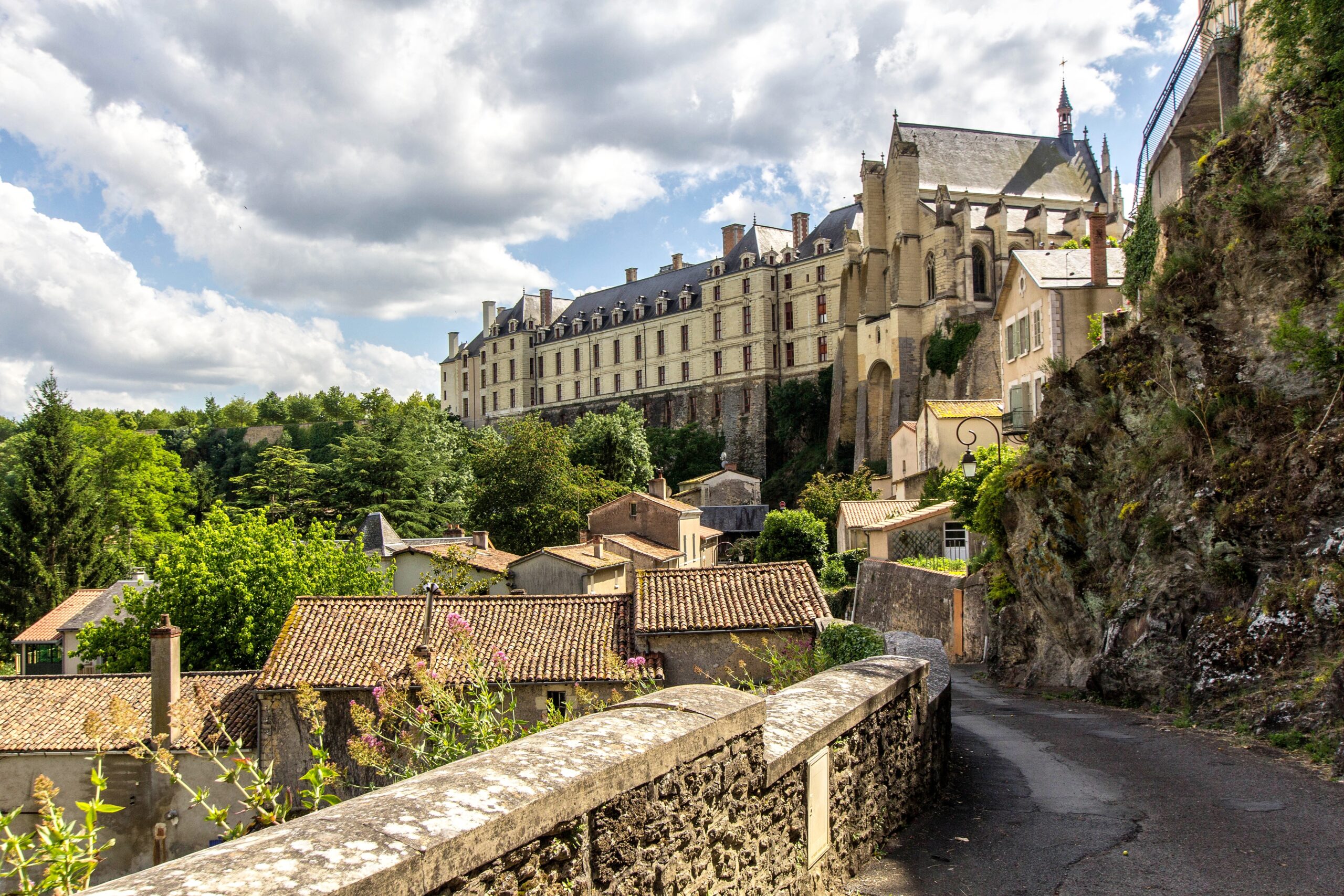 Vue du château des Ducs de La Trémoille à Thouars – diagnostiqueur immobilier Maine-et-Loire